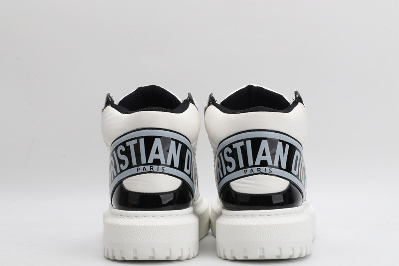 dio* sneaker
