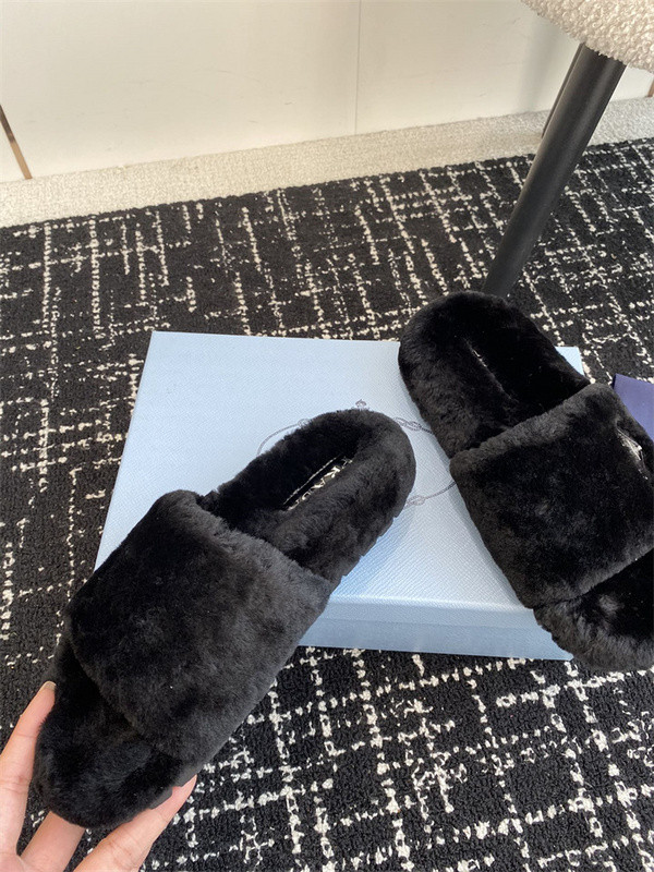 Pra*a sandals