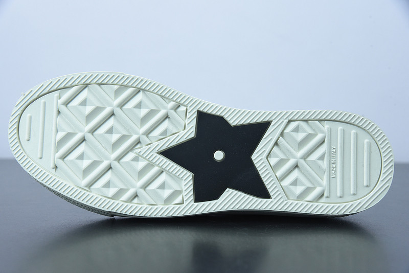 dio* low-top walk