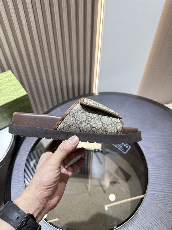 g*u*i sandals