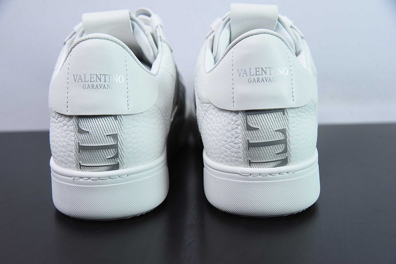 Va1e*ntin0 sneaker