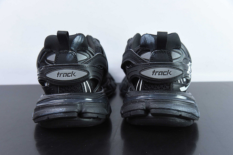 bc track sneaker