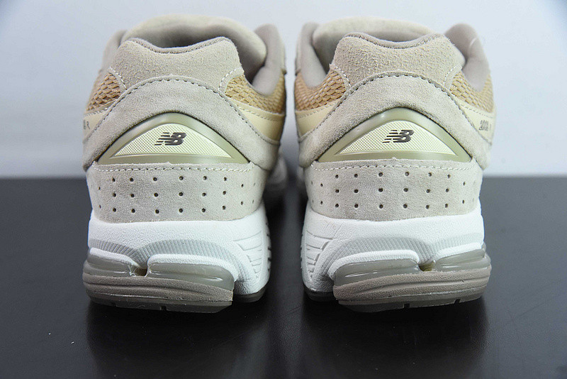 NEW BALANCE SNEAKER