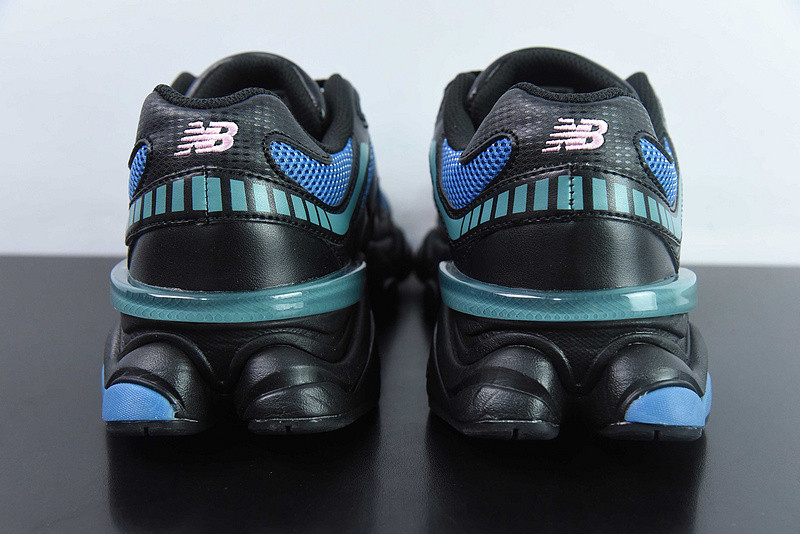 NEW BALANCE SNEAKER