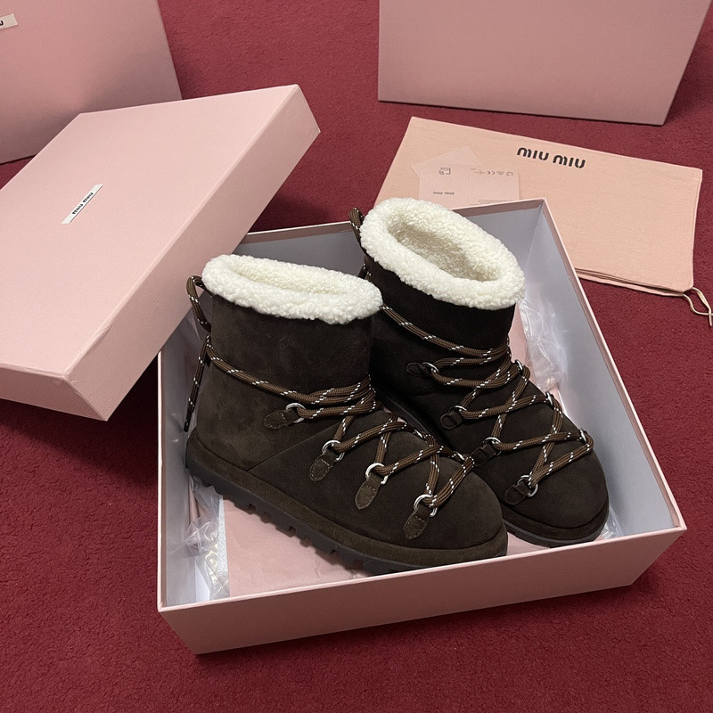 M1um1u sneaker