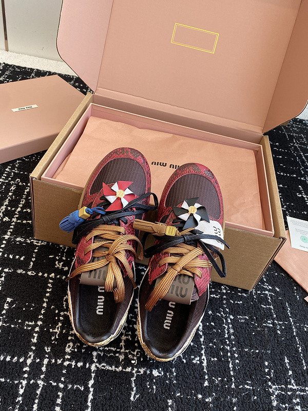 M1um1u sneaker