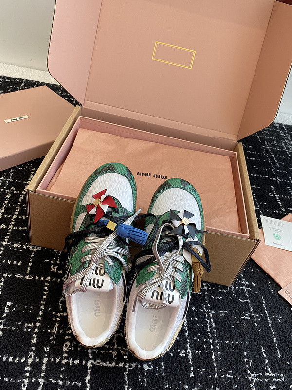 M1um1u sneaker