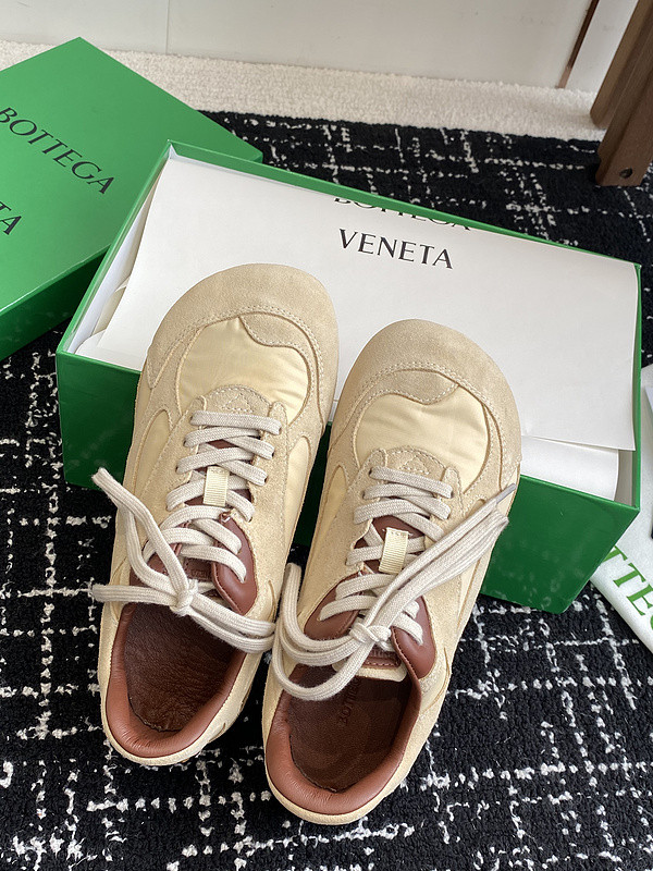 b0tt*ga Ven*ta sneaker