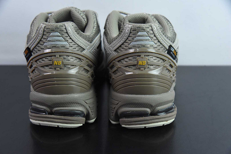 NEW BALANCE SNEAKER
