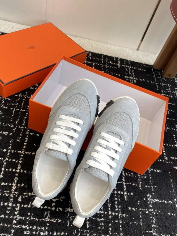 H**me5 sneaker