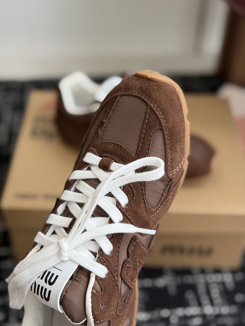 M1um1u SNEAKER