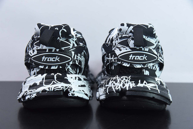 bc track sneaker