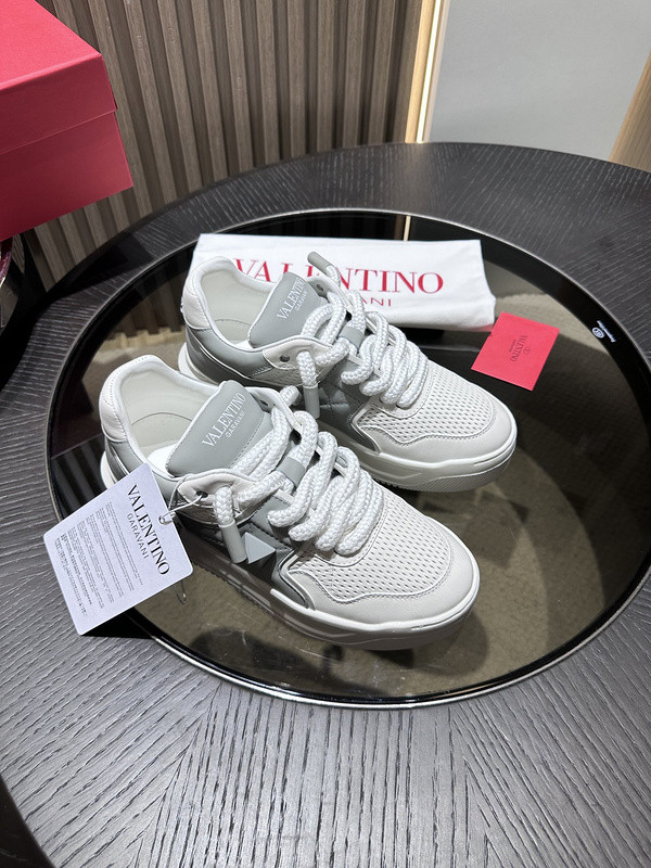 Va1e*ntin0 sneaker