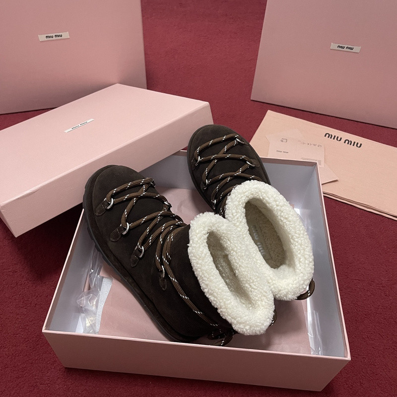 M1um1u sneaker