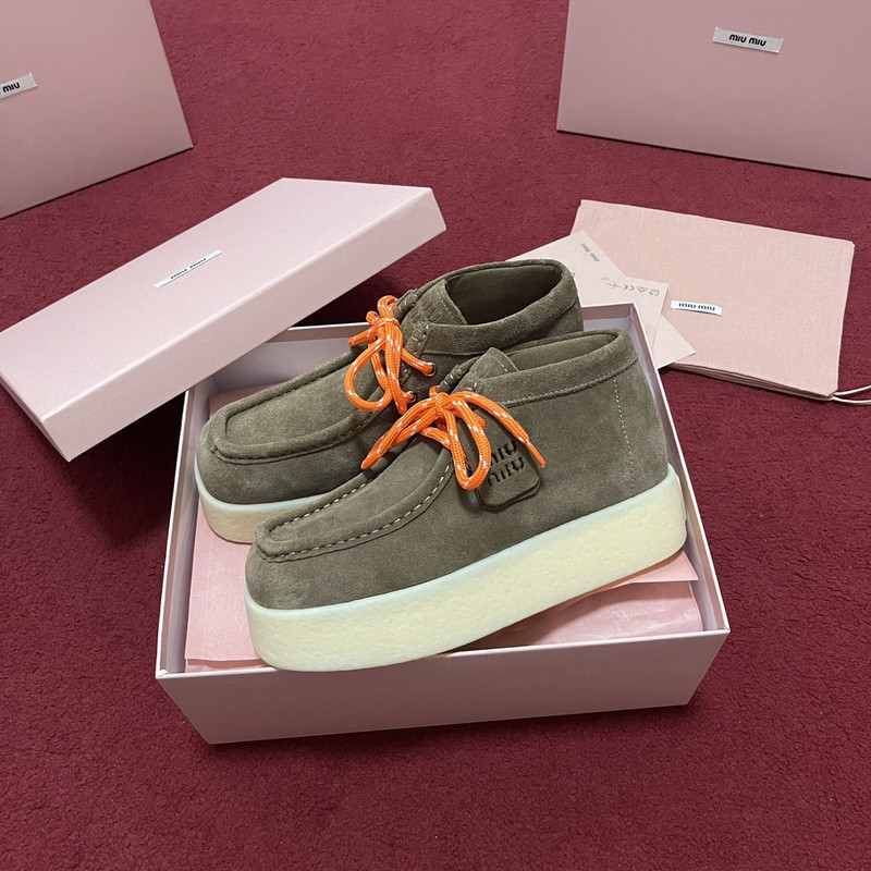 M1um1u sneaker