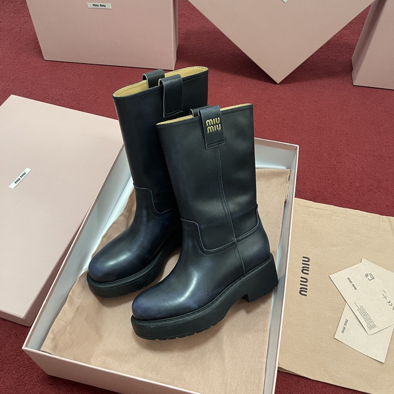 M1um1u sneaker