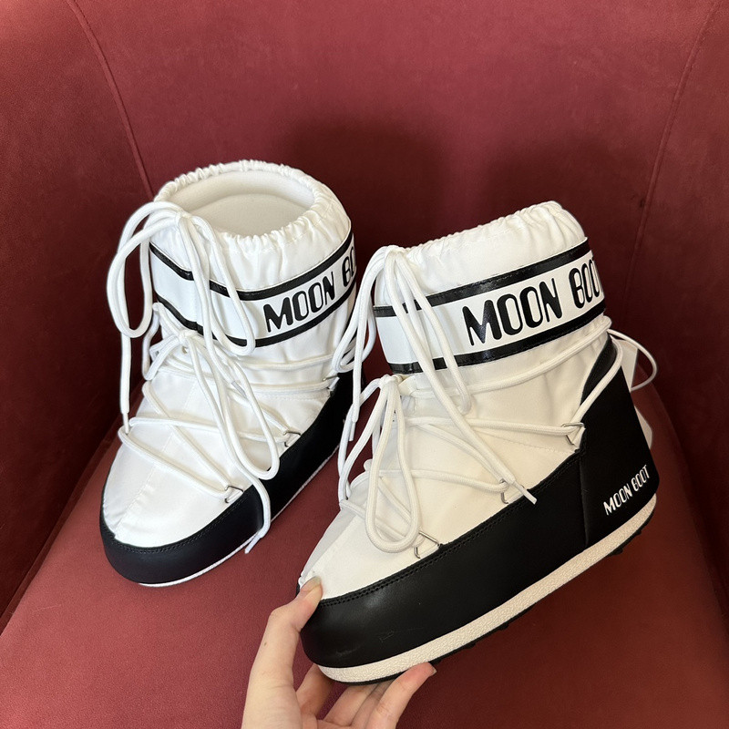 mOON bOOT