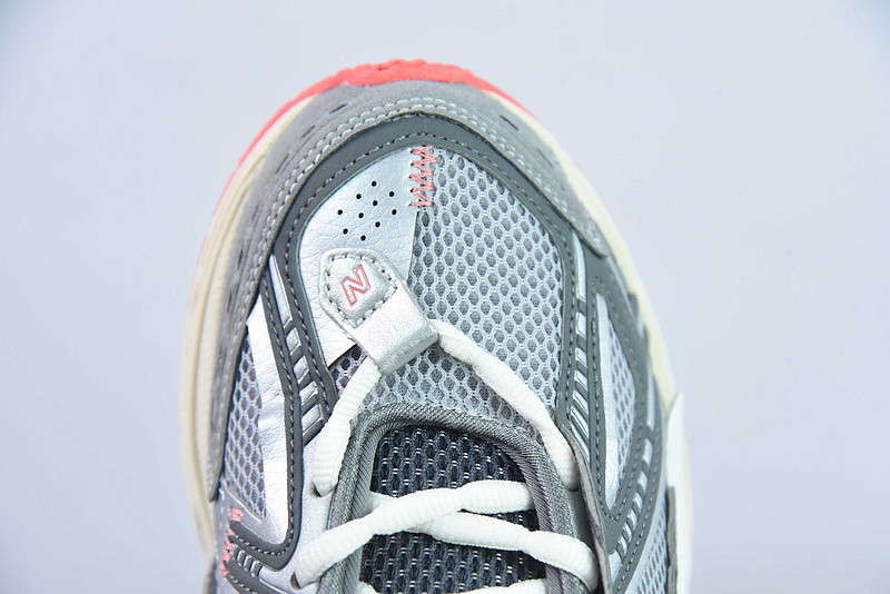 NEW BALANCE SNEAKER
