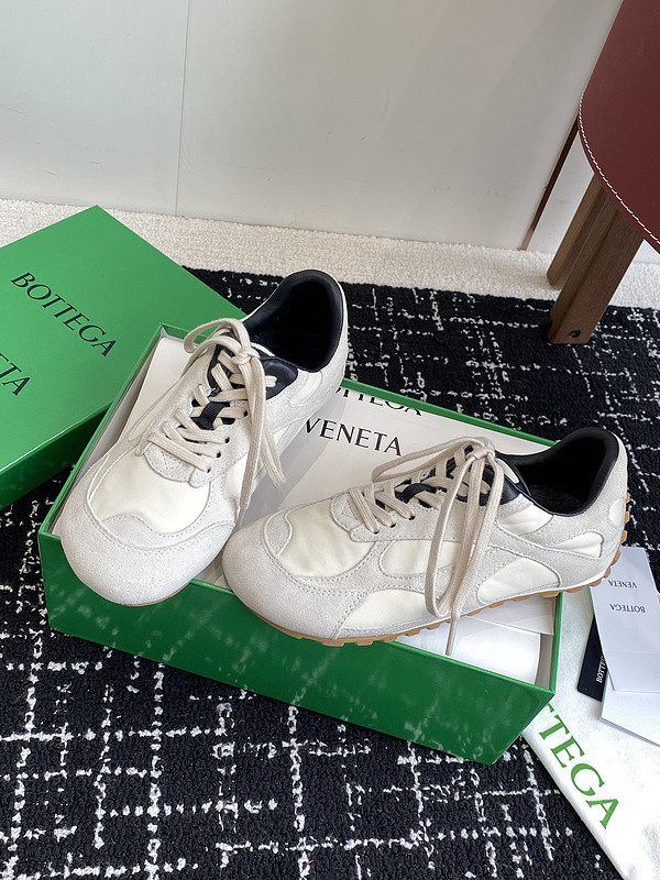 b0tt*ga Ven*ta sneaker