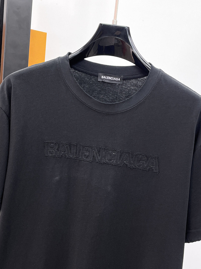 Ba1en*iaga Clothes