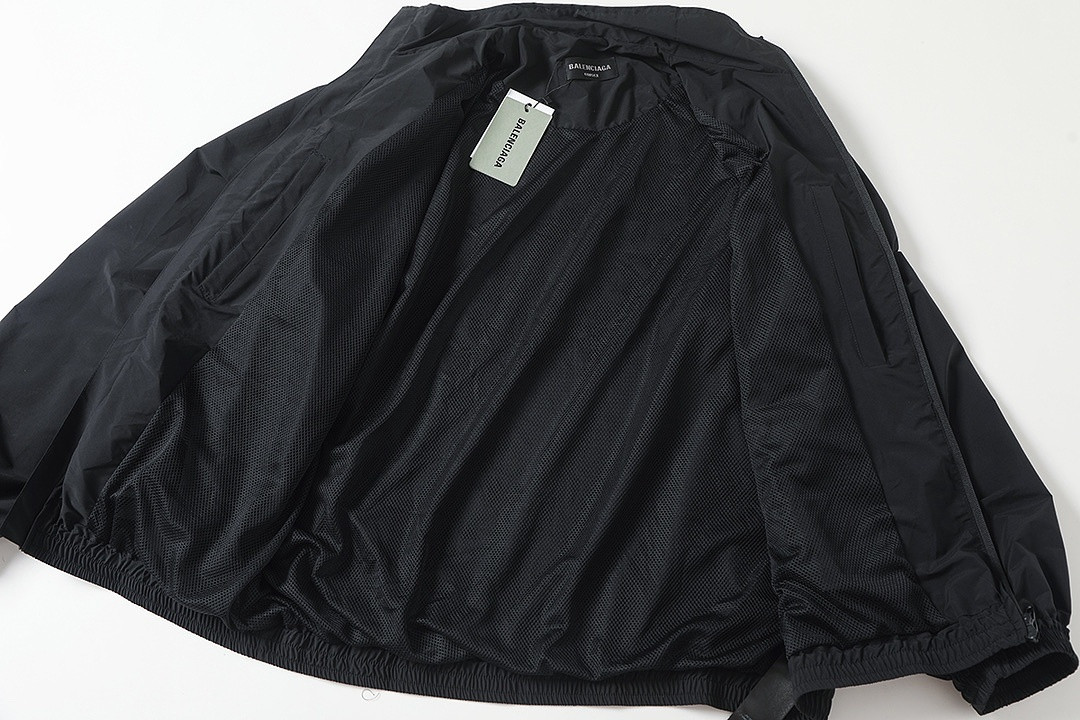 Ba1en*iaga Clothes