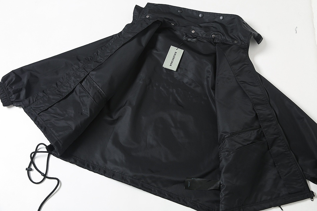 Ba1en*iaga Clothes