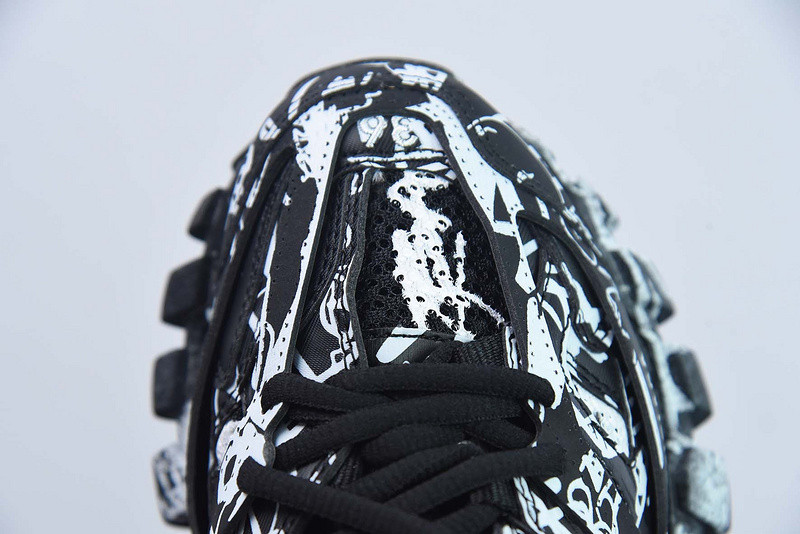 bc track sneaker