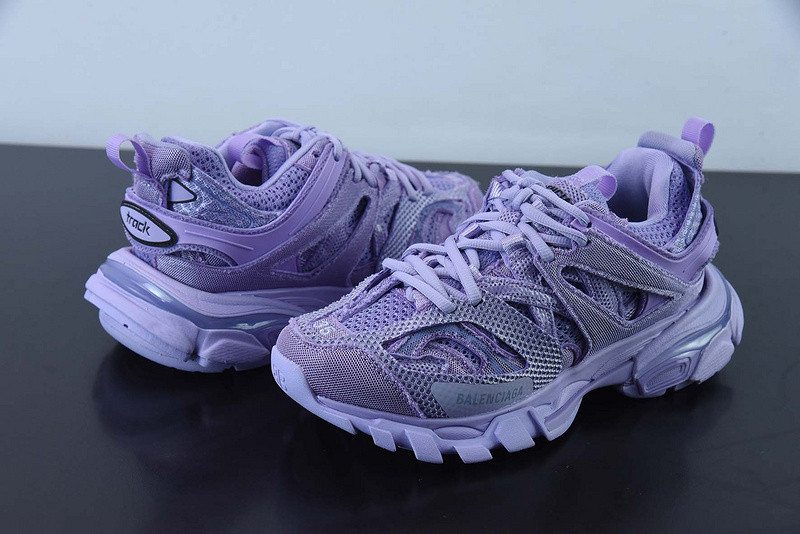 bc track sneaker