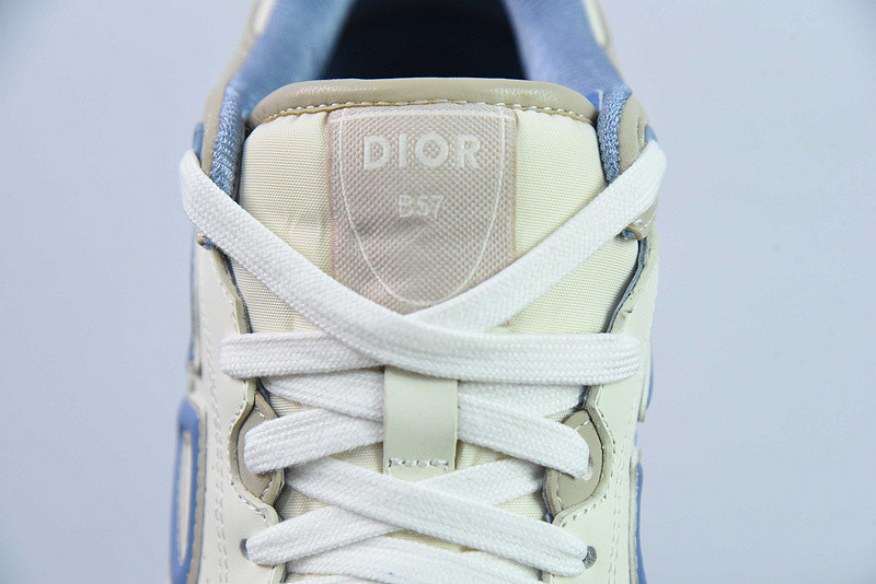 dio* sneaker
