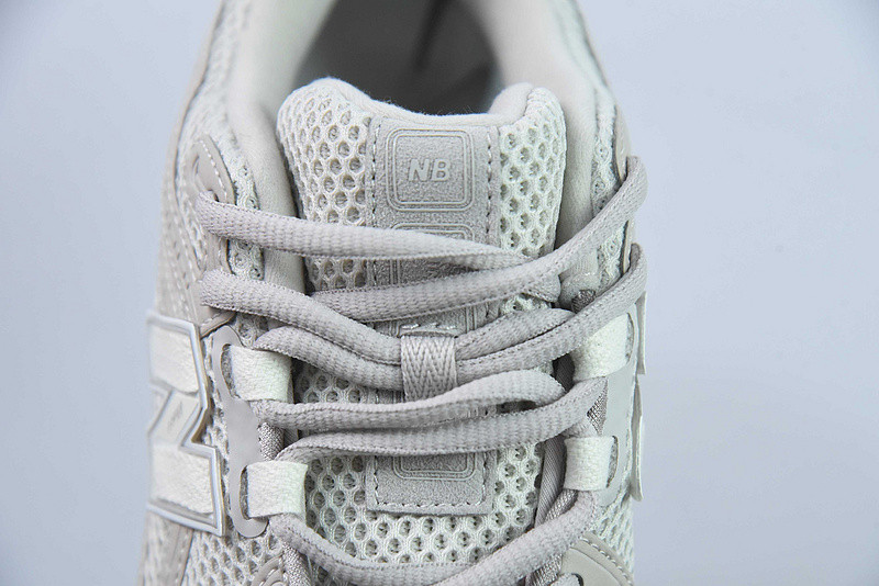 NEW BALANCE SNEAKER
