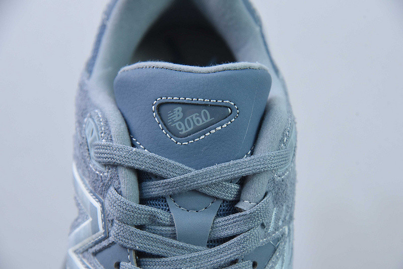 NEW BALANCE SNEAKER