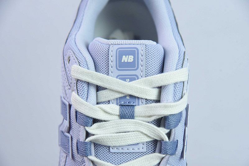 NEW BALANCE SNEAKER