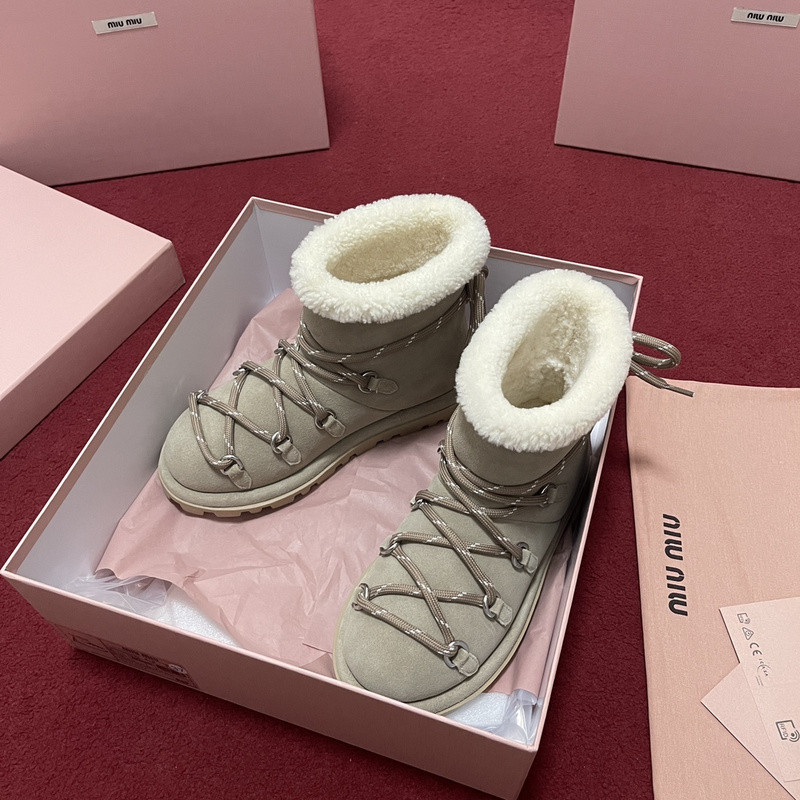 M1um1u sneaker