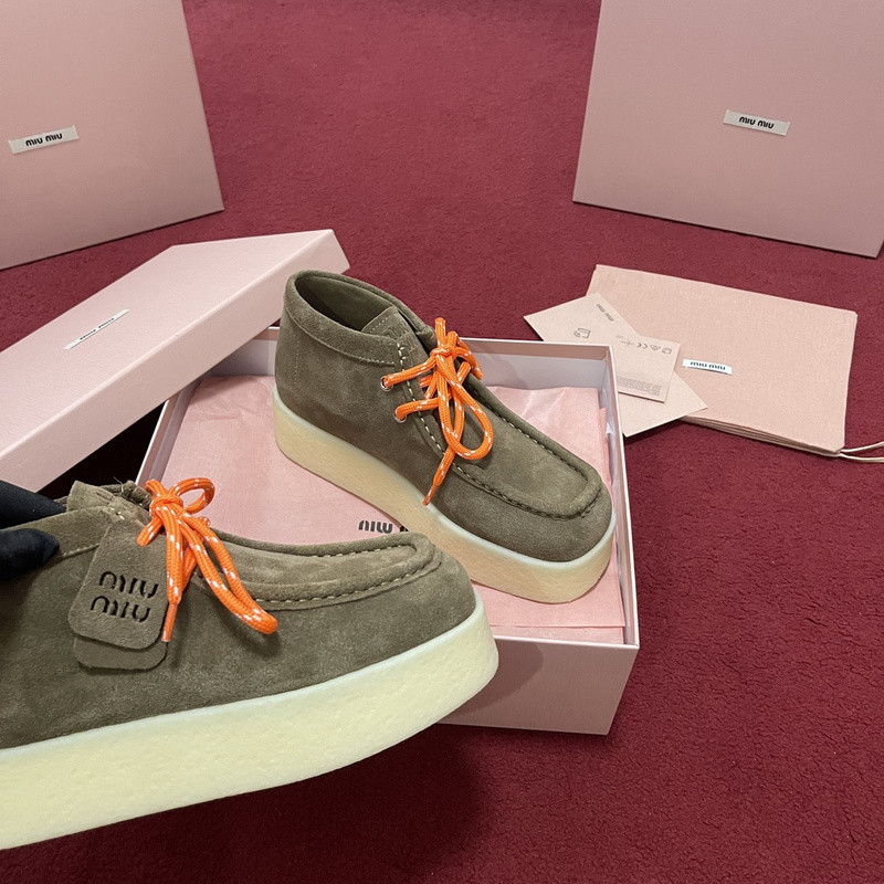 M1um1u sneaker