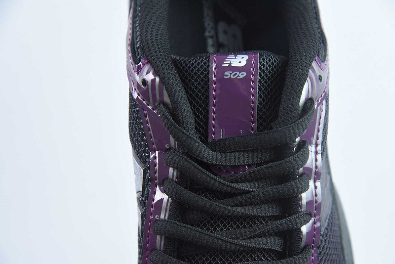 NEW BALANCE SNEAKER