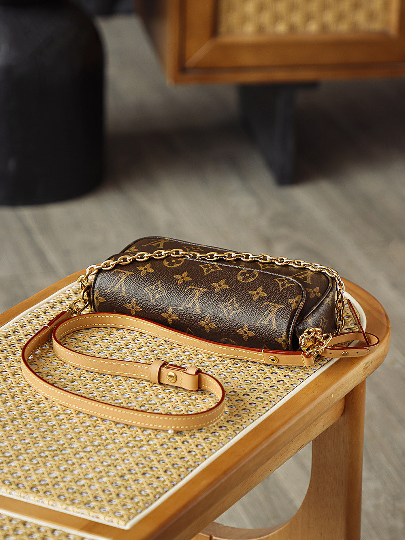 LVT PURSE