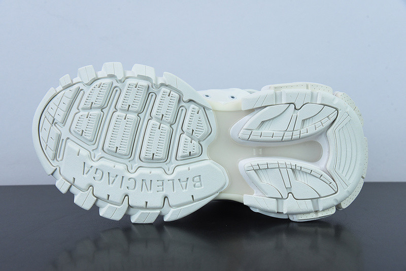 bc track sneaker