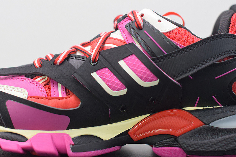 bc track sneaker
