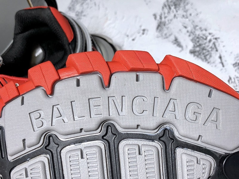bc track sneaker
