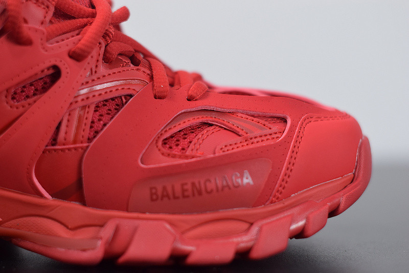bc track sneaker