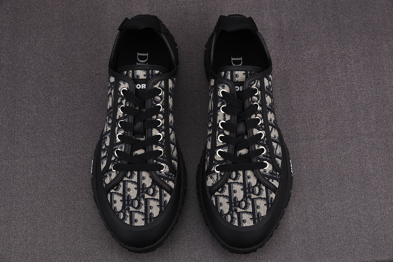 dio* sneaker