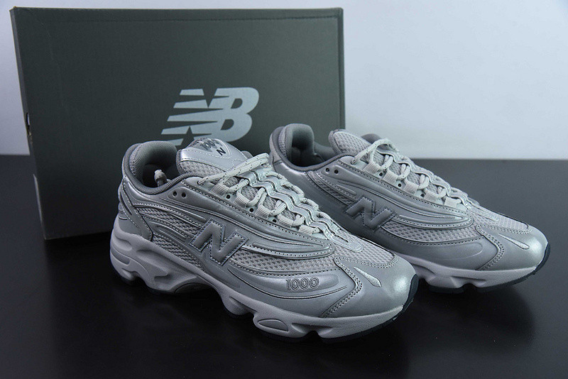 NEW BALANCE SNEAKER
