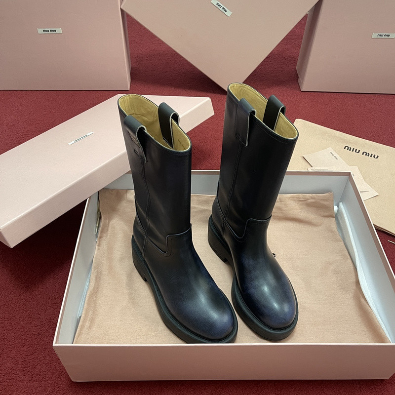 M1um1u sneaker