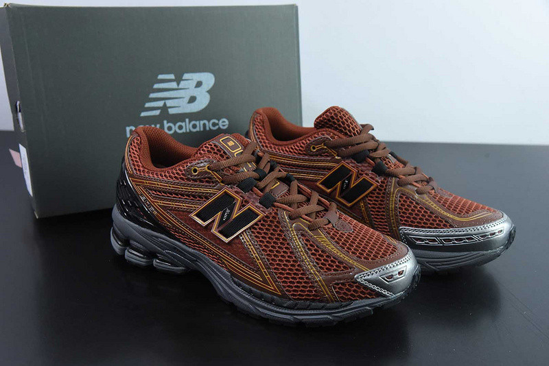 NEW BALANCE SNEAKER