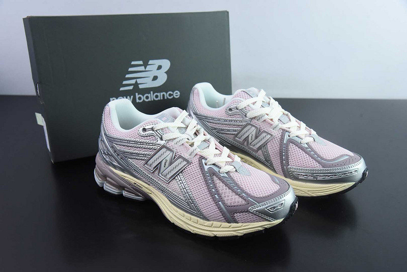 NEW BALANCE SNEAKER