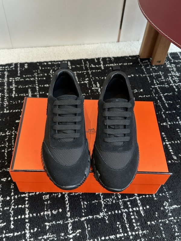 H**me5 sneaker
