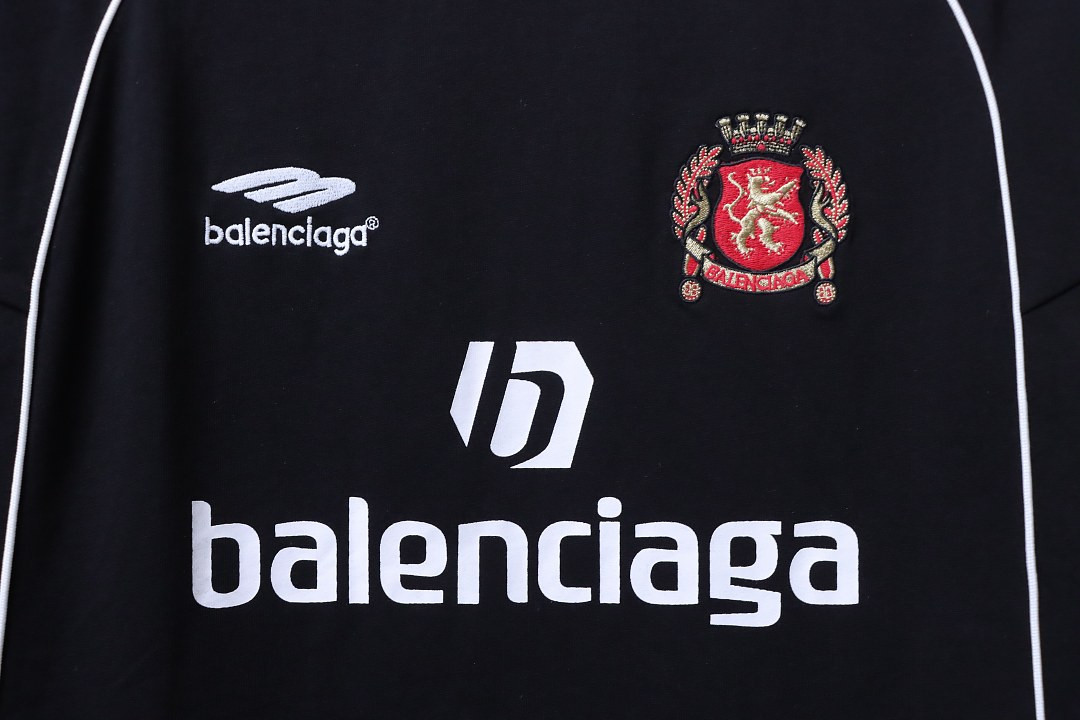 Ba1en*iaga Clothes