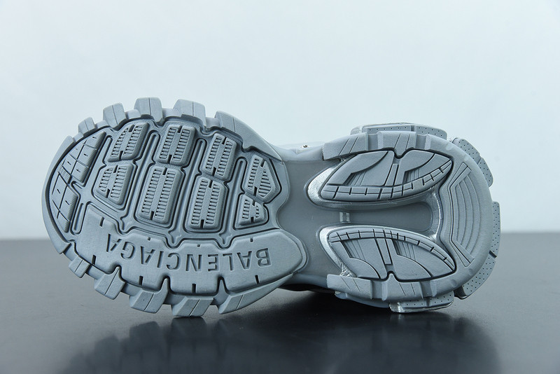 bc track sneaker