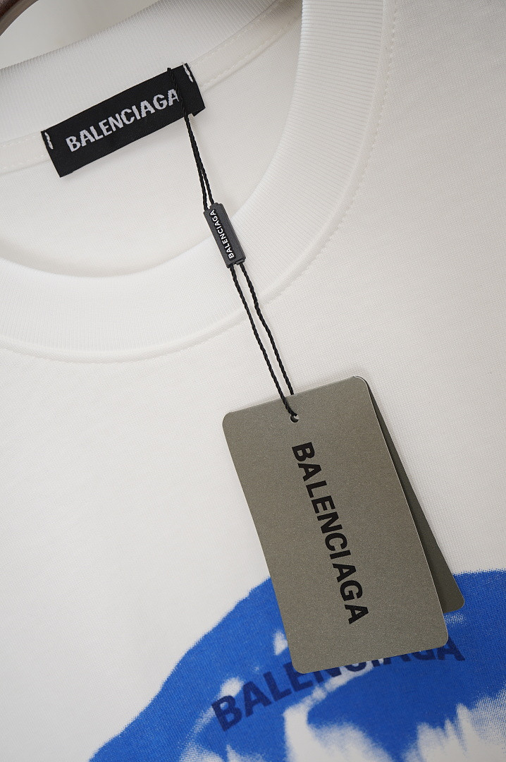 Ba1en*iaga Clothes
