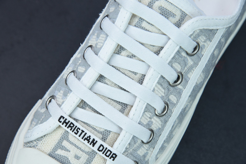 dio* low-top walk